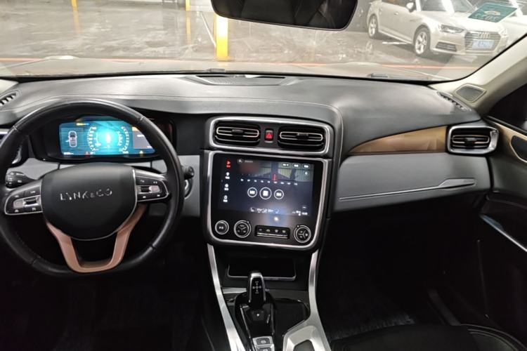 Used Lynk & Co 01 2017 2.0T Two-Wheel Drive Pro Edition Center Console