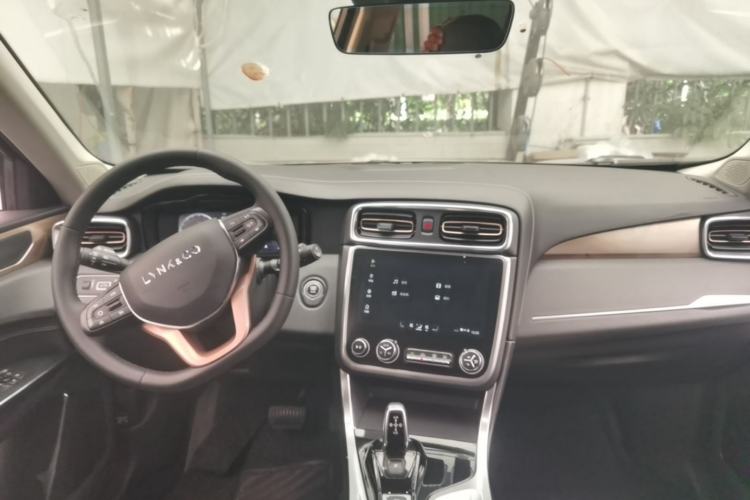 Used Lynk & Co 01 2017 2.0T Two-Wheel-Drive Version Center Console