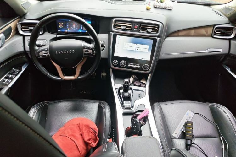 Used Lynk & Co 01 2017 2.0T Two-Wheel Drive Pro Edition Center Console