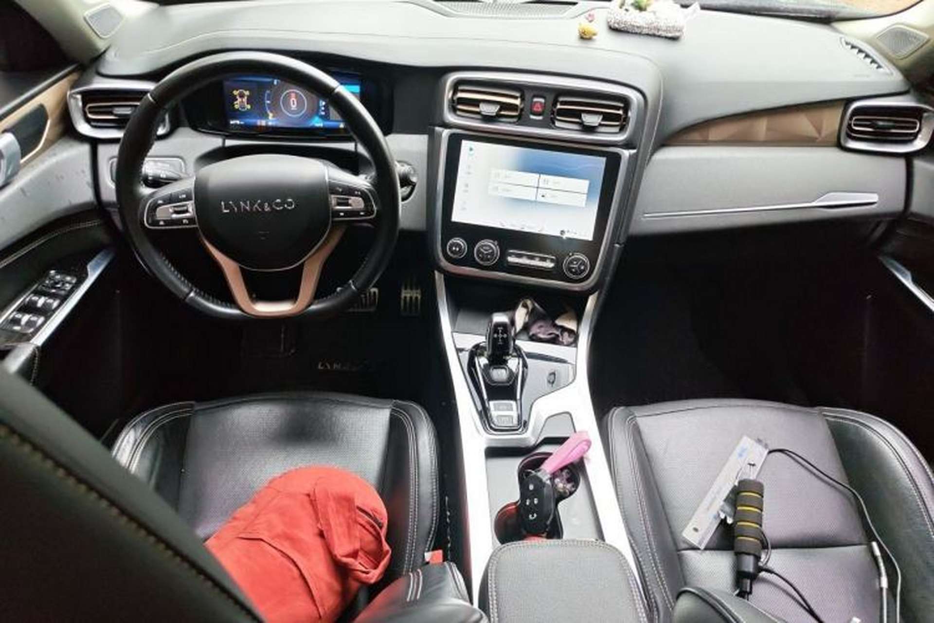 Used Lynk & Co 01 2017 2.0T Two-Wheel Drive Pro Edition Center Console