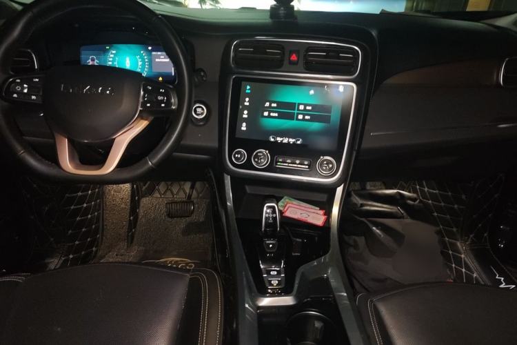 Used Lynk & Co 01 2017 2.0T Two-Wheel Drive Pro Edition Center Console