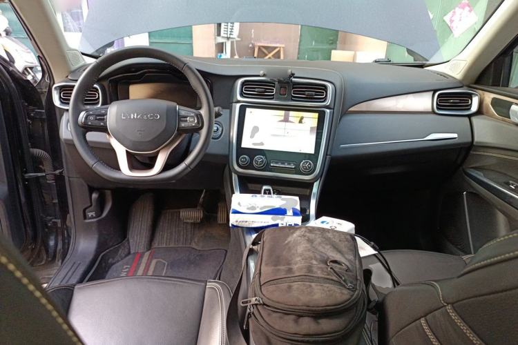 Used Lynk & Co 01 2017 2.0T Two-Wheel-Drive Version Center Console