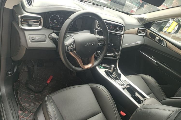 Used Lynk & Co 01 2017 2.0T Two-Wheel Drive Pro Edition Center Console