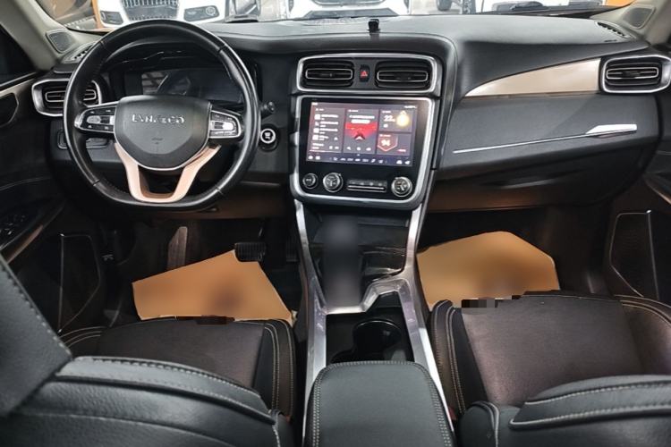 Used Lynk & Co 01 2017 2.0T Two-Wheel Drive Pro Edition Center Console