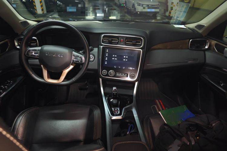 Used Lynk & Co 01 2017 2.0T Two-Wheel Drive Pro Edition Center Console
