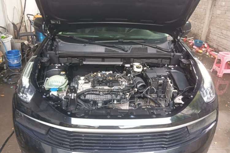 Used Lynk & Co 01 2017 2.0T Two-Wheel Drive Pro Edition Engine Bay