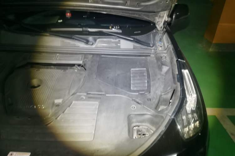 Used Lynk & Co 01 2017 2.0T Four-Wheel Drive Pro Edition Engine Bay Left