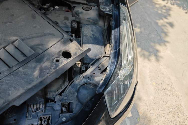 Used Lynk & Co 01 2017 2.0T Two-Wheel Drive Pro Edition Engine Bay Left