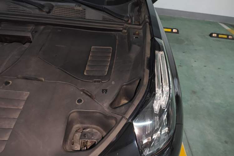 Used Lynk & Co 01 2017 2.0T Two-Wheel Drive Pro Edition Engine Bay Left