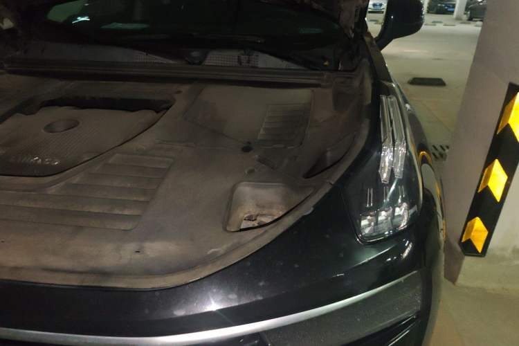 Used Lynk & Co 01 2017 2.0T Two-Wheel Drive Pro Edition Engine Bay Left
