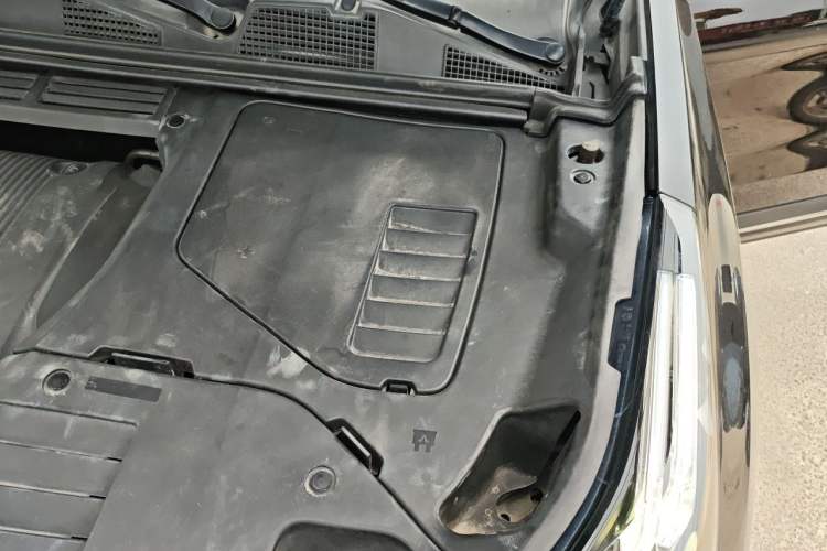Used Lynk & Co 01 2017 2.0T Two-Wheel Drive Pro Edition Engine Bay Left