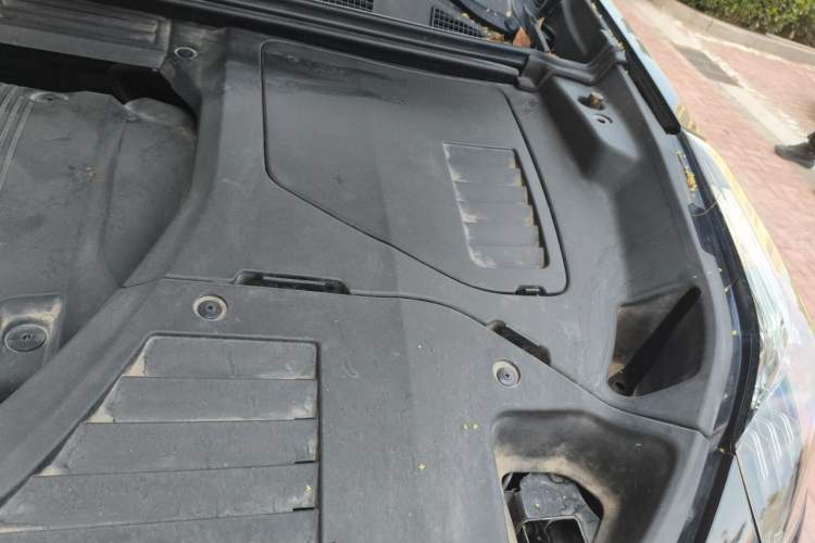 Used Lynk & Co 01 2017 2.0T Two-Wheel Drive Pro Edition Engine Bay Left