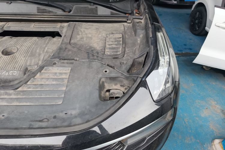 Used Lynk & Co 01 2017 2.0T Two-Wheel Drive Pro Edition Engine Bay Left