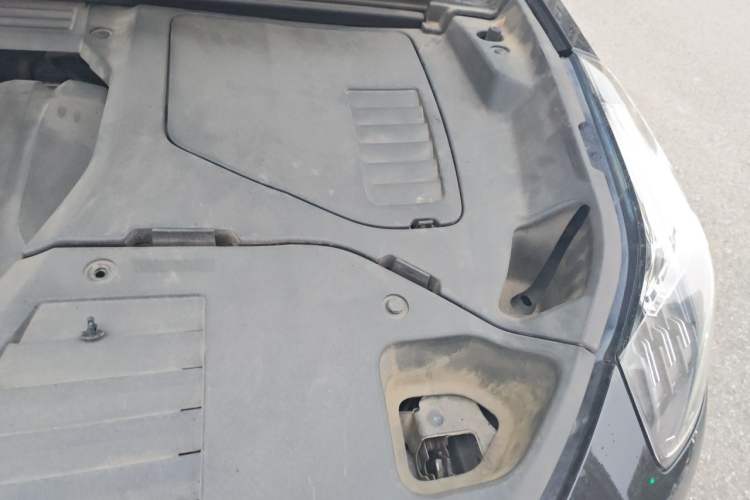 Used Lynk & Co 01 2017 2.0T Two-Wheel Drive Pro Edition Engine Bay Left