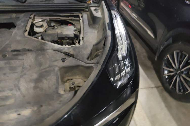 Used Lynk & Co 01 2017 2.0T Two-Wheel Drive Pro Edition Engine Bay Left