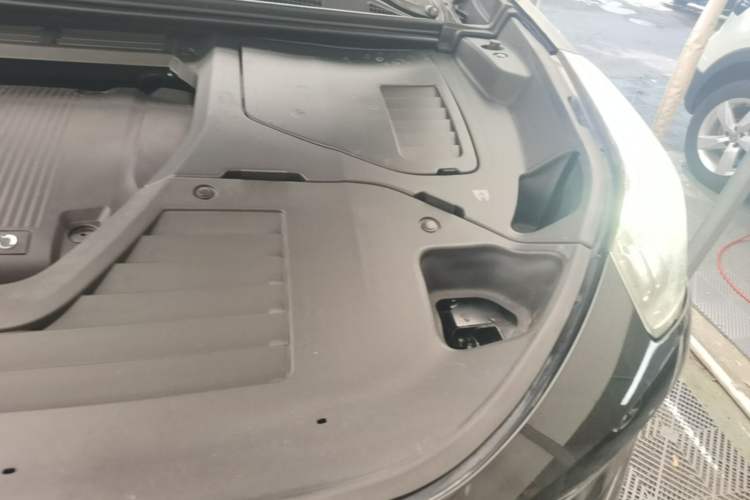 Used Lynk & Co 01 2017 2.0T Two-Wheel-Drive Version Engine Bay Left