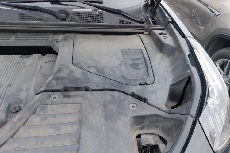 Used Lynk & Co 01 2017 2.0T Two-Wheel Drive Pro Edition Engine Bay Left