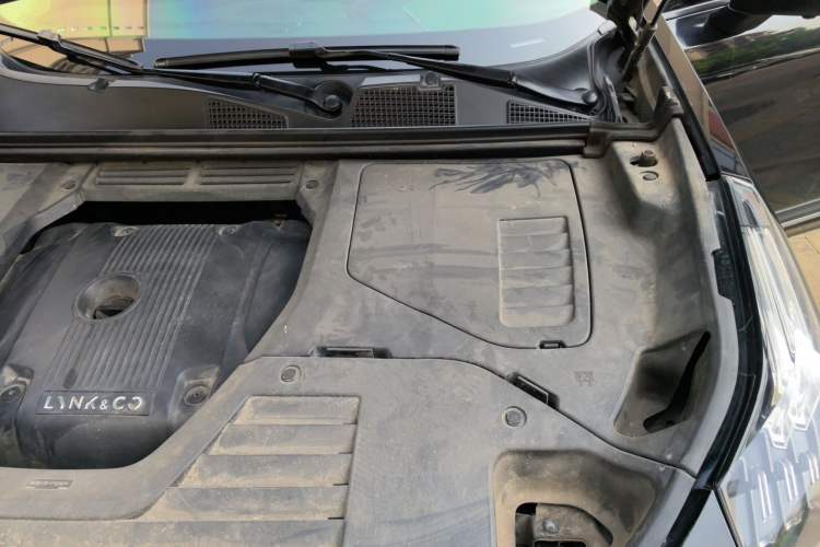 Used Lynk & Co 01 2017 2.0T Two-Wheel-Drive Version Engine Bay Left