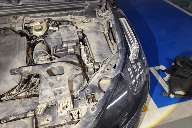 Used Lynk & Co 01 2017 2.0T Two-Wheel Drive Pro Edition Engine Bay Left