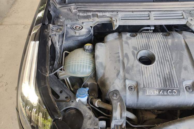 Used Lynk & Co 01 2017 2.0T Two-Wheel Drive Pro Edition Engine Bay Right