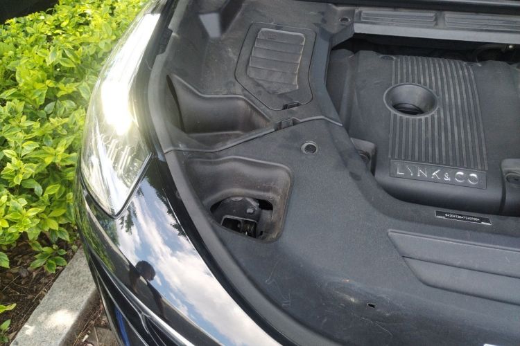 Used Lynk & Co 01 2017 2.0T Two-Wheel Drive Pro Edition Engine Bay Right