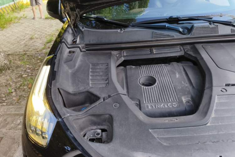 Used Lynk & Co 01 2017 2.0T Two-Wheel Drive Pro Edition Engine Bay Right
