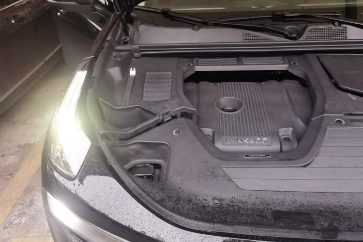 Used Lynk & Co 01 2017 2.0T Two-Wheel Drive Pro Edition Engine Bay Right