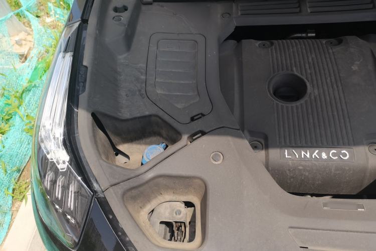 Used Lynk & Co 01 2017 2.0T Two-Wheel Drive Pro Edition Engine Bay Right