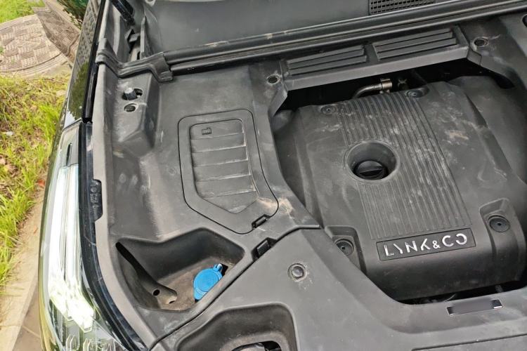 Used Lynk & Co 01 2017 2.0T Two-Wheel Drive Pro Edition Engine Bay Right