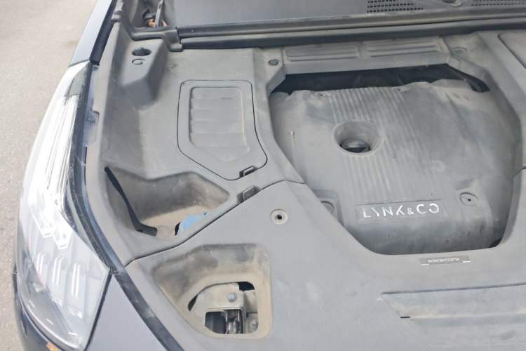 Used Lynk & Co 01 2017 2.0T Two-Wheel Drive Pro Edition Engine Bay Right