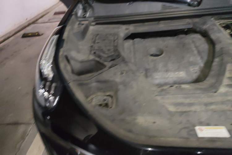 Used Lynk & Co 01 2017 2.0T Two-Wheel Drive Pro Edition Engine Bay Right