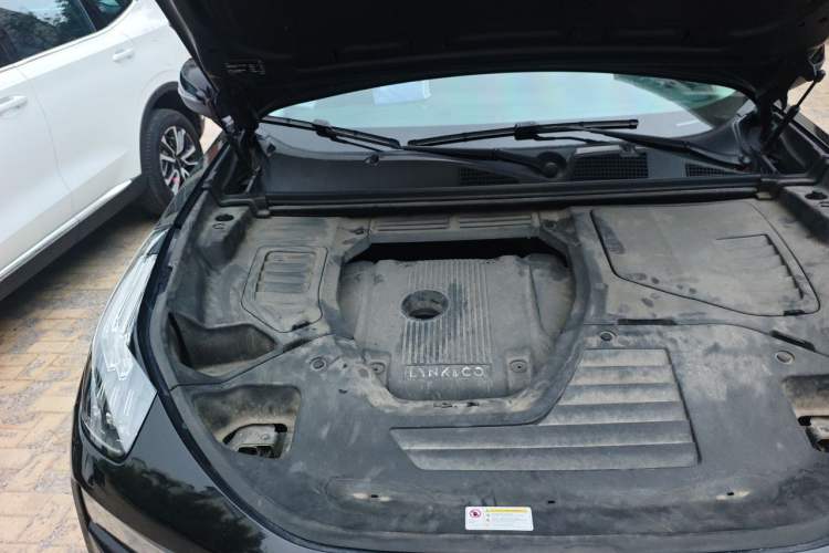 Used Lynk & Co 01 2017 2.0T Four-Wheel Drive Pro Edition Engine Bay Right