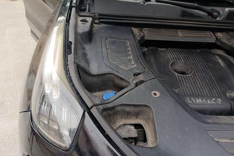 Used Lynk & Co 01 2017 2.0T Two-Wheel Drive Pro Edition Engine Bay Right