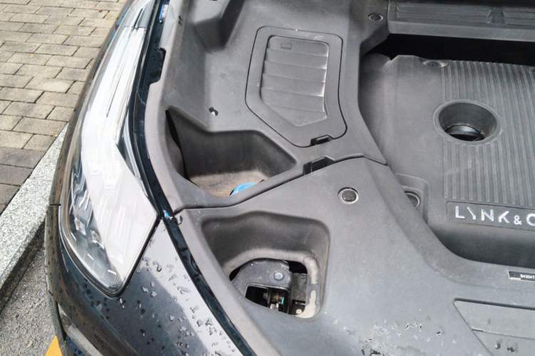 Used Lynk & Co 01 2017 2.0T Four-Wheel Drive Pro Edition Engine Bay Right