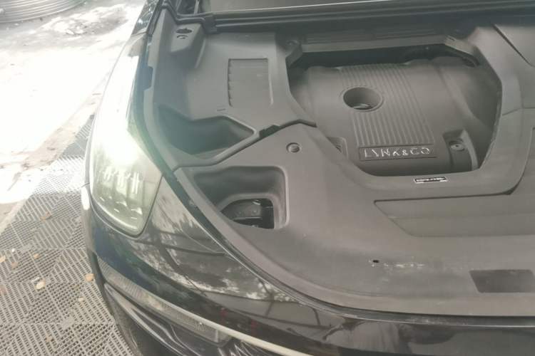 Used Lynk & Co 01 2017 2.0T Two-Wheel-Drive Version Engine Bay Right