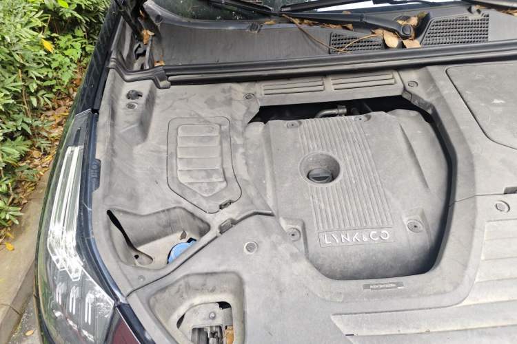 Used Lynk & Co 01 2017 2.0T Two-Wheel Drive Pro Edition Engine Bay Right