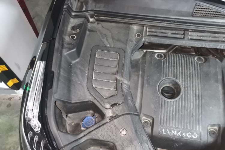 Used Lynk & Co 01 2017 2.0T Two-Wheel Drive Pro Edition Engine Bay Right