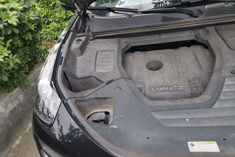 Used Lynk & Co 01 2017 2.0T Two-Wheel-Drive Version Engine Bay Right