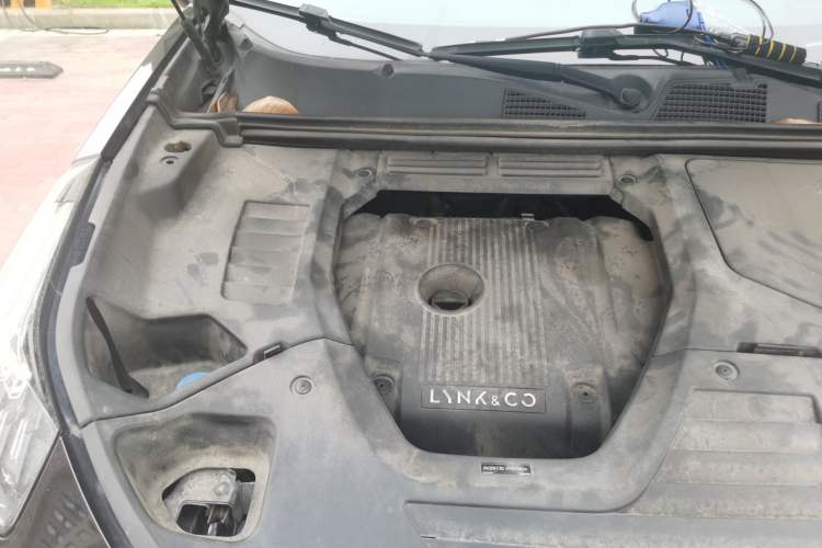 Used Lynk & Co 01 2017 2.0T Two-Wheel Drive Pro Edition Engine Bay Right