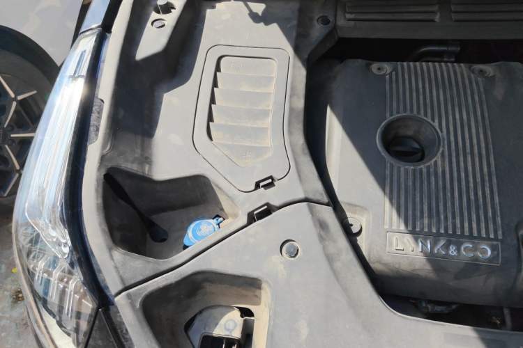 Used Lynk & Co 01 2017 2.0T Two-Wheel Drive Pro Edition Engine Bay Right