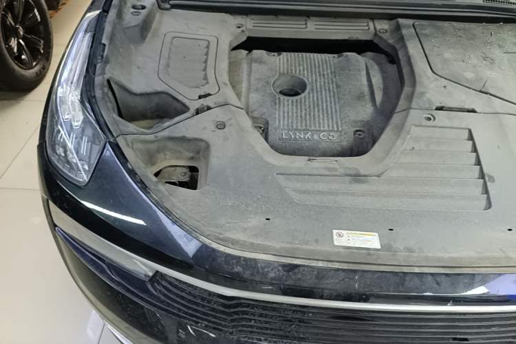 Used Lynk & Co 01 2017 2.0T Two-Wheel Drive Pro Edition Engine Bay Right