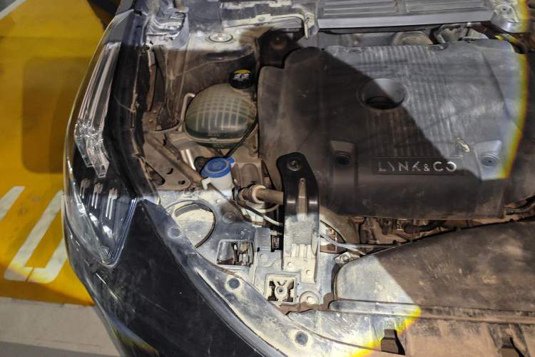 Used Lynk & Co 01 2017 2.0T Two-Wheel Drive Pro Edition Engine Bay Right