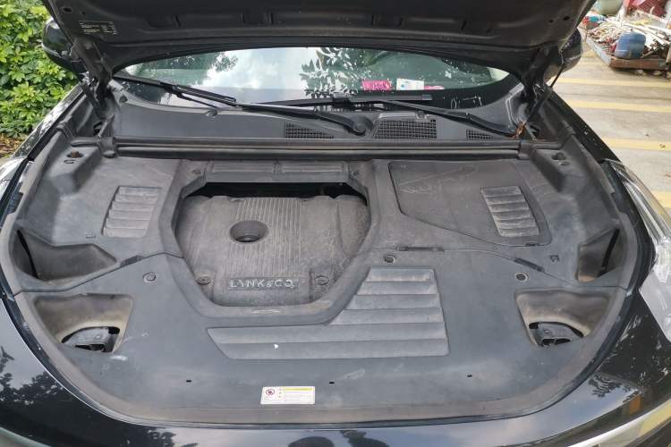 Used Lynk & Co 01 2017 2.0T Two-Wheel-Drive Version Engine Bay