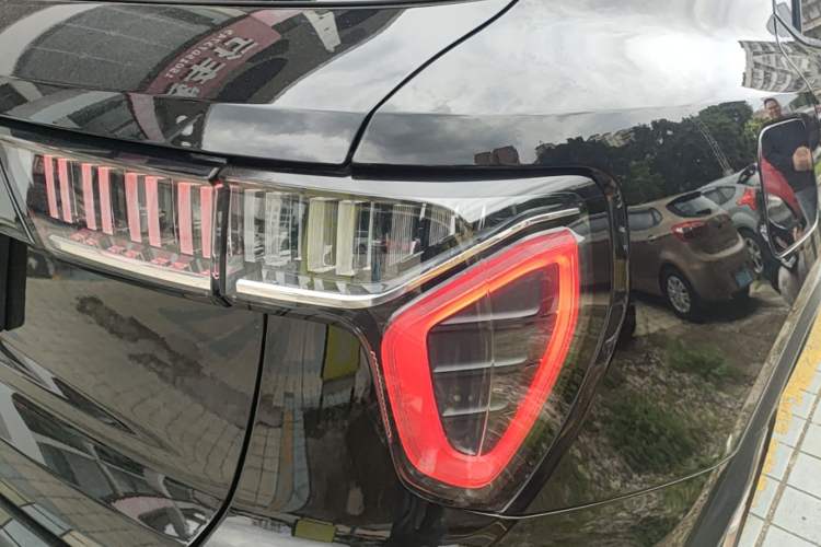Used Lynk & Co 01 2017 2.0T Two-Wheel Drive Pro Edition Exterior 3