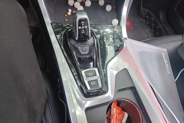 Used Lynk & Co 01 2017 2.0T Two-Wheel Drive Zhaopu Version Gear Lever