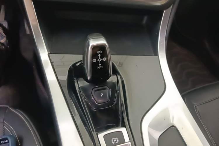 Used Lynk & Co 01 2017 2.0T Two-Wheel Drive Pro Edition Gear Lever