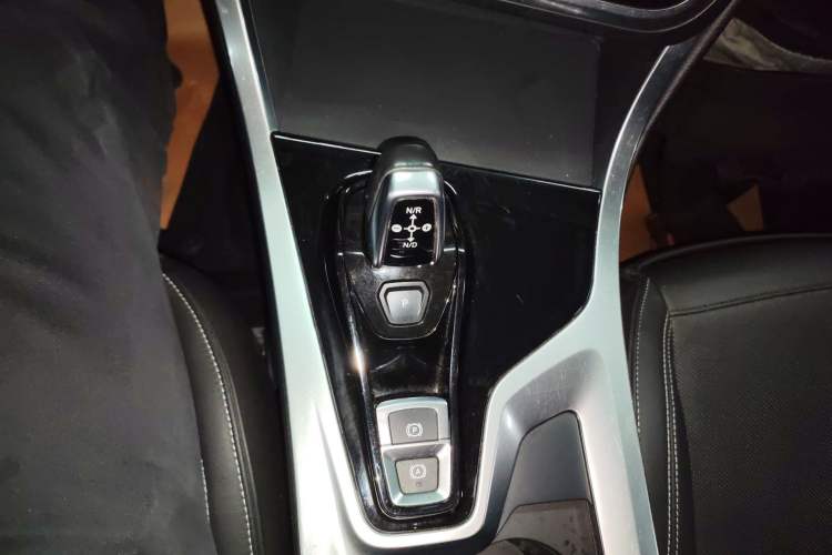 Used Lynk & Co 01 2017 2.0T Two-Wheel Drive Pro Edition Gear Lever
