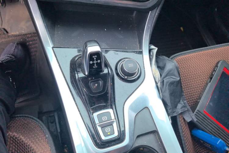 Used Lynk & Co 01 2017 2.0T Four-Wheel Drive Pro Edition Gear Lever