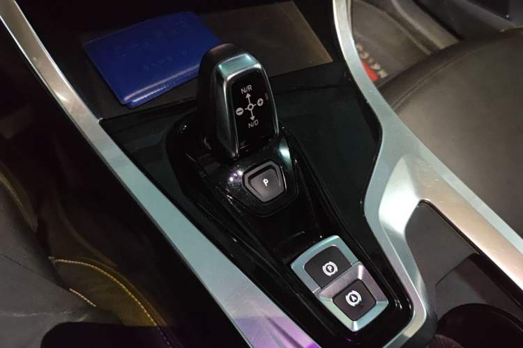 Used Lynk & Co 01 2017 2.0T Two-Wheel Drive Pro Edition Gear Lever