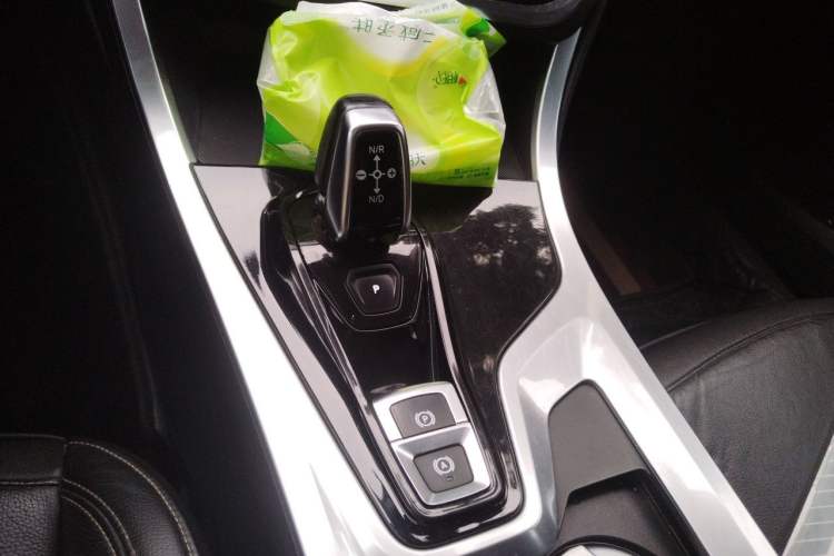 Used Lynk & Co 01 2017 2.0T Two-Wheel-Drive Version Gear Lever